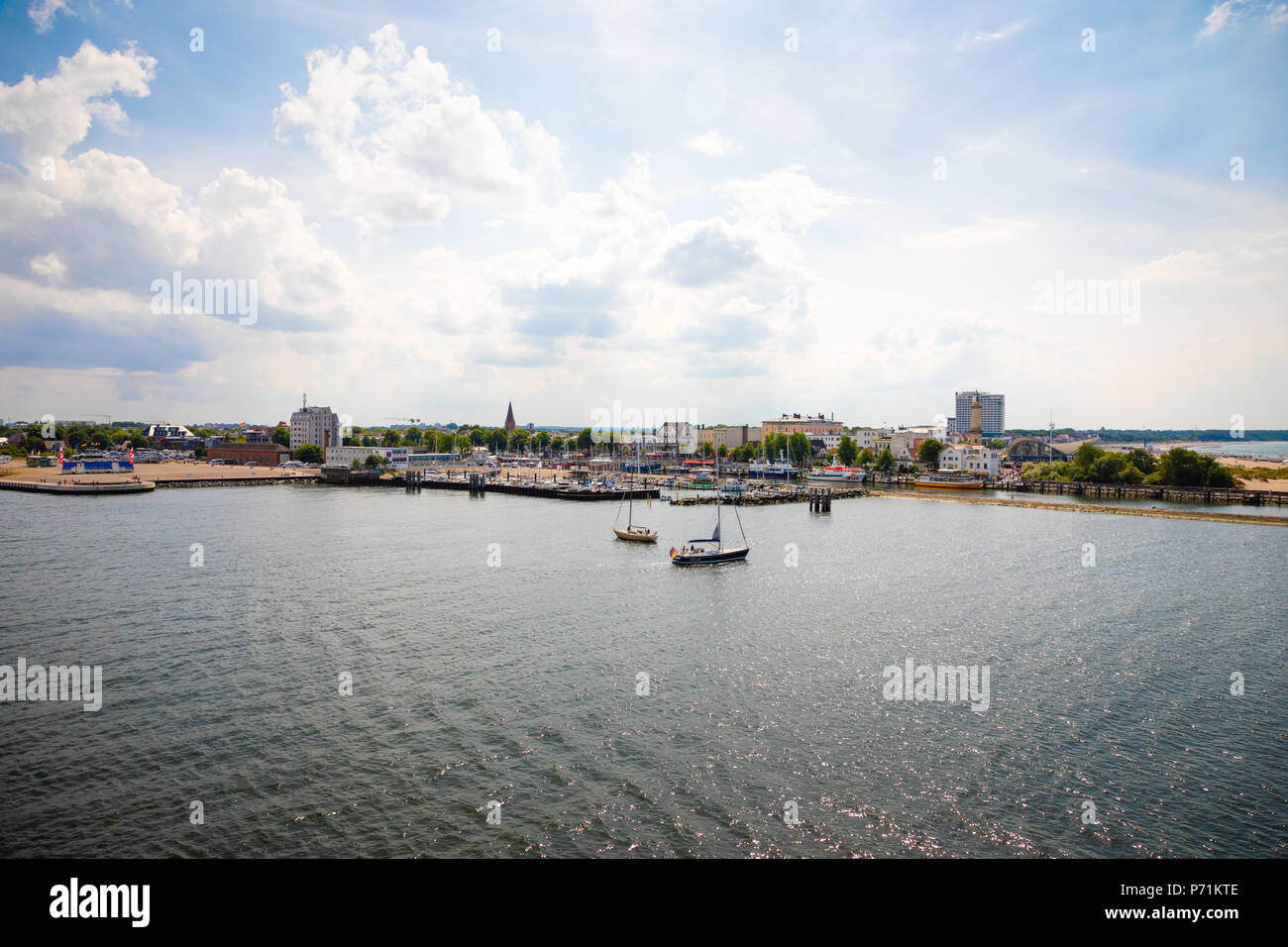 Rostock, Allemagne - 17.06.2018 : port de la ville et des voiliers à Rostock, Allemagne Banque D'Images