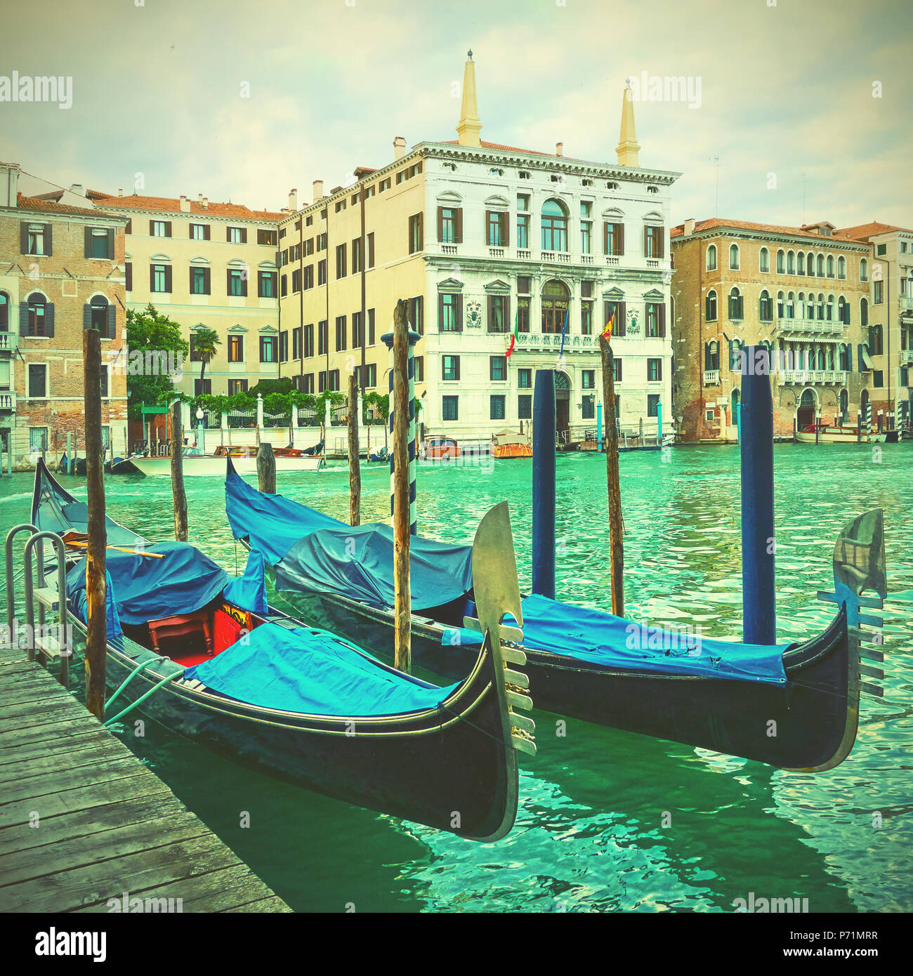 Gondoles sur le Grand Canal à Venise, Italie. Style Vintage Banque D'Images