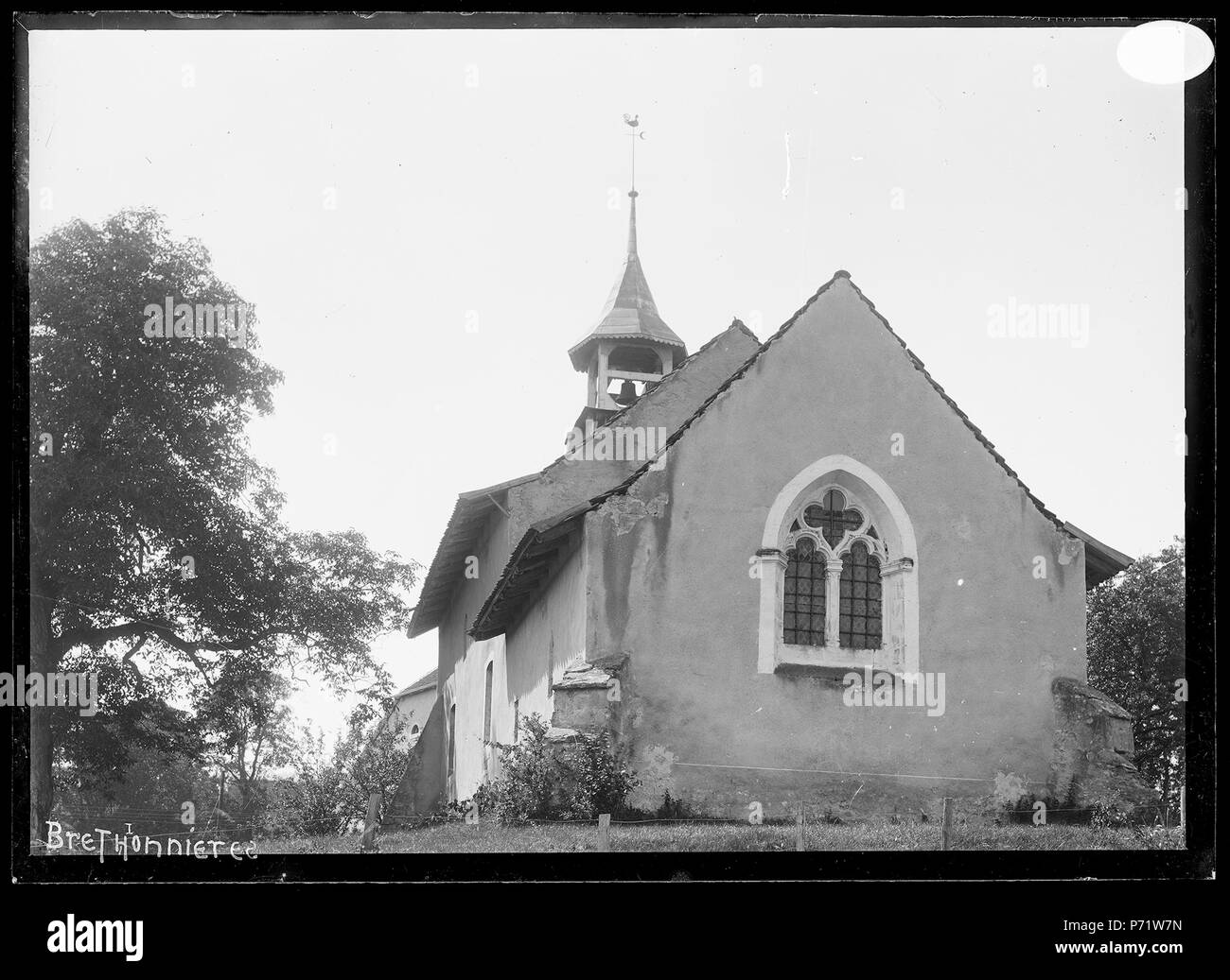 . Extérieur de l'église et vitrail 17 Avril 1905 24 CH-ACV AMH-C-0060 Banque D'Images