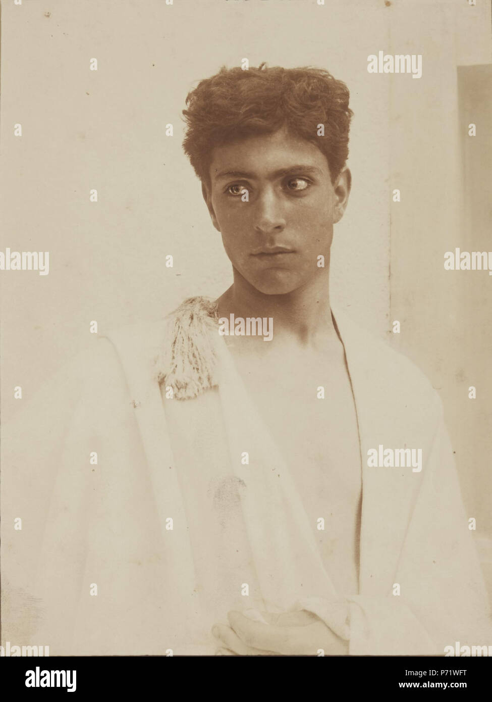 Tirage Albuminé Vintage Gloeden, Jeune Homme Circa 1890 - Format 16,5x22,5 Cm, Original