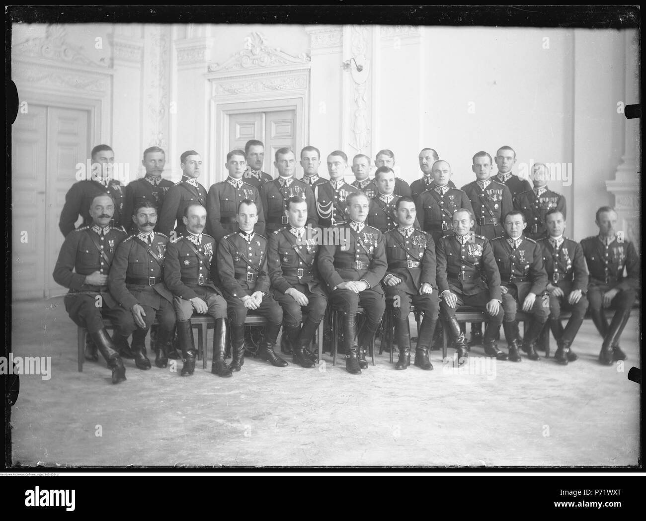 59 Witczak-WitaczyNarcyz ński - 1 Pułku Szwoleżerów Grupa oficerów (107-932-1) Banque D'Images