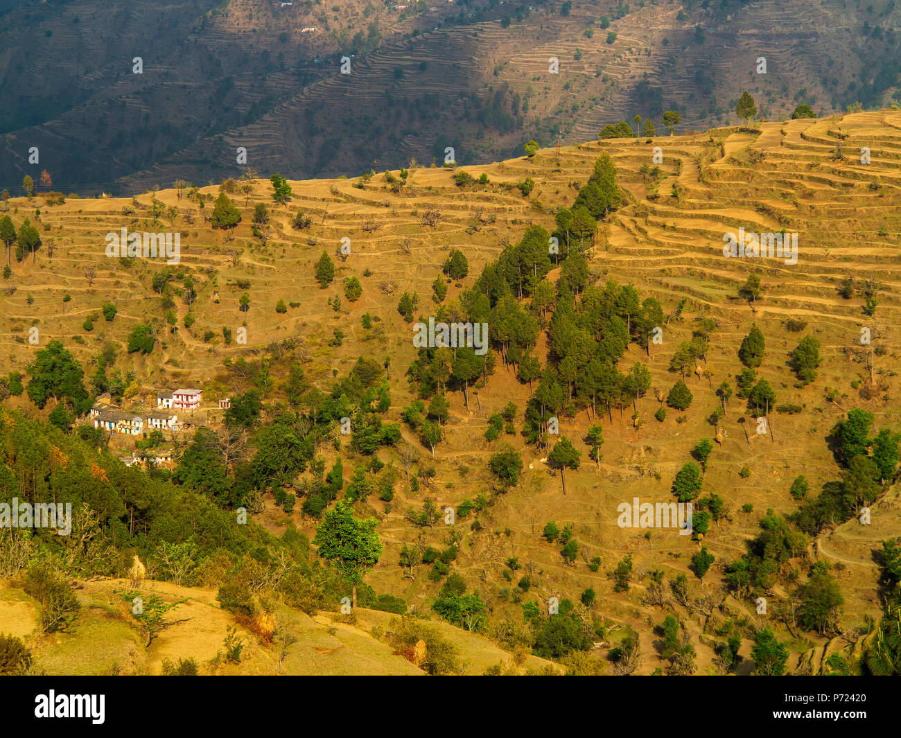 Sanouli à distance village, où Jim Corbett tourné le Panar Kumaon Hills, Maneater, Uttarakhand, Inde Banque D'Images