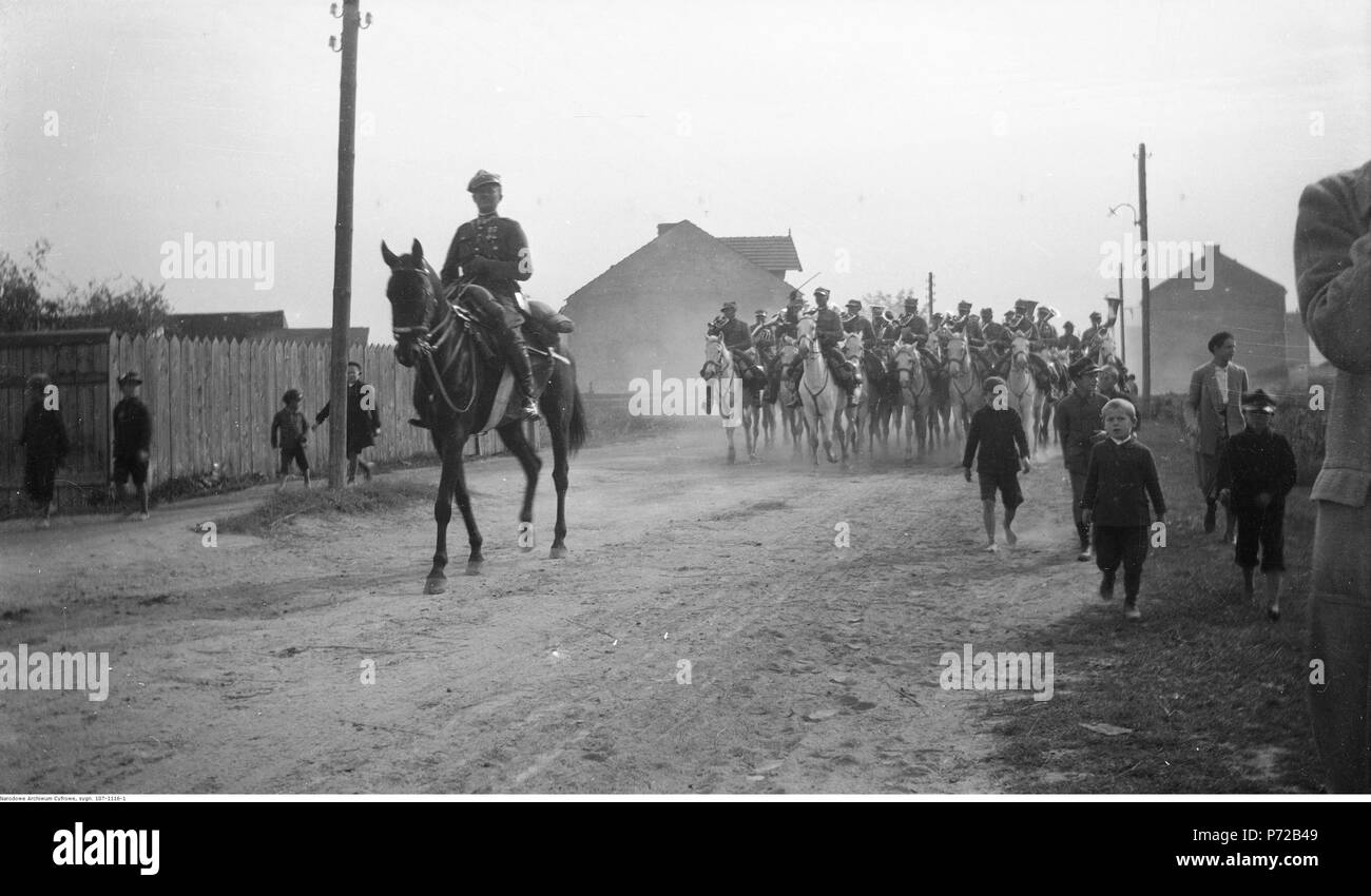 66 Witczak-WitaczyPrzejazd Narcyz ński - 1 Pułku Krzyzowa Konnych (107-1116-1) Banque D'Images