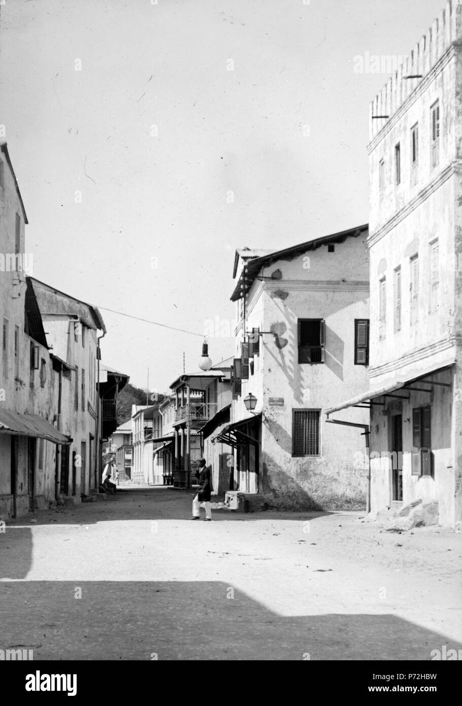 Svenska : Pue du Rova, en gammal gata je Majunga. Majunga ; Madagaskar. Walter Kauderns expédition jusqu'à l'andra Madagaskar (1911-1912). Anglais : Walter Kaudern à la seconde expédition de Madagascar (1911-1912). 191148 Pue du Rova, en gammal gata je Majunga. Majunga. Madagaskar - SMVK - 021709 Banque D'Images