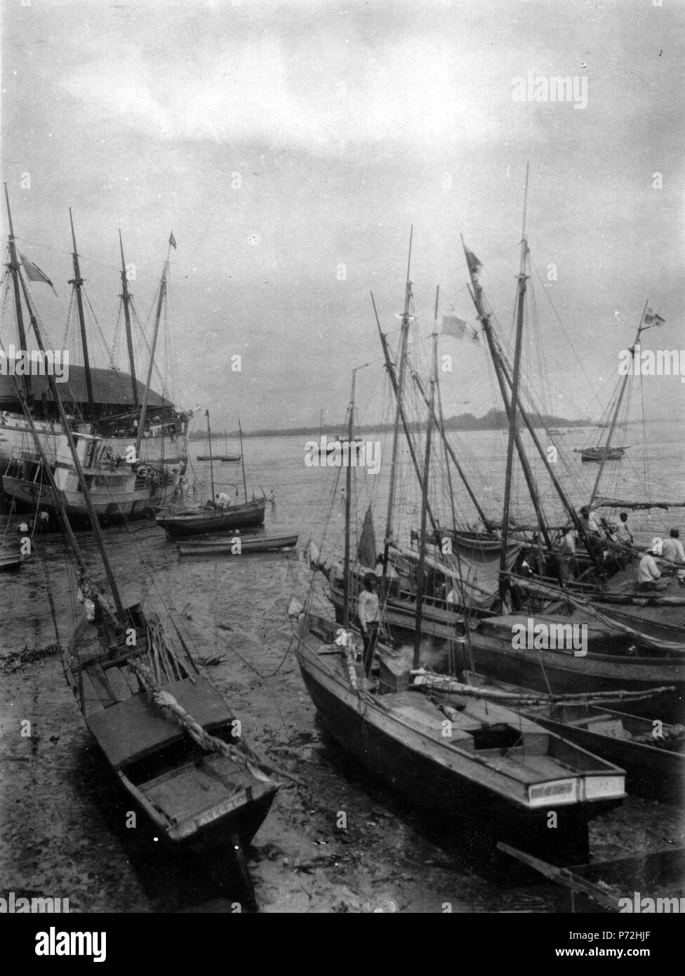 134 Hamnen i staden Panamá vid bas. Dans inkomna ligga floden fartyg nu helt torra. La ville de Panama - SMVK - 004469 Banque D'Images