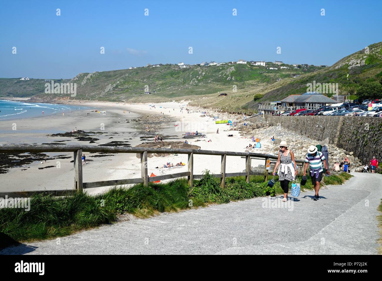 Sennen Cove et plage sur une chaude journée d'été Cornwall England UK Banque D'Images