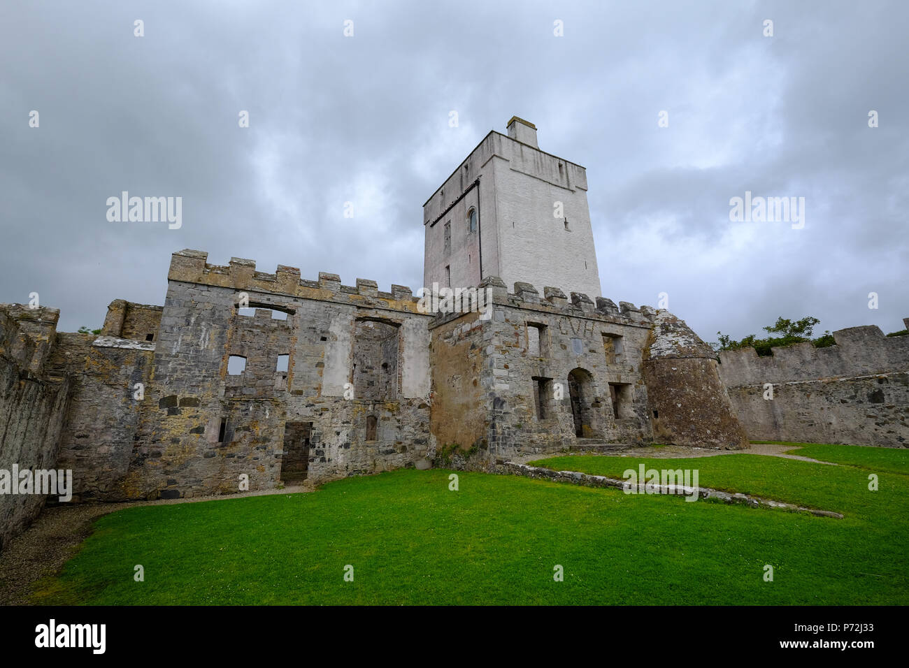 Doe Castle à Sheephaven Bay près de Creeslough, comté de Donegal, Ulster, République d'Irlande, Europe Banque D'Images