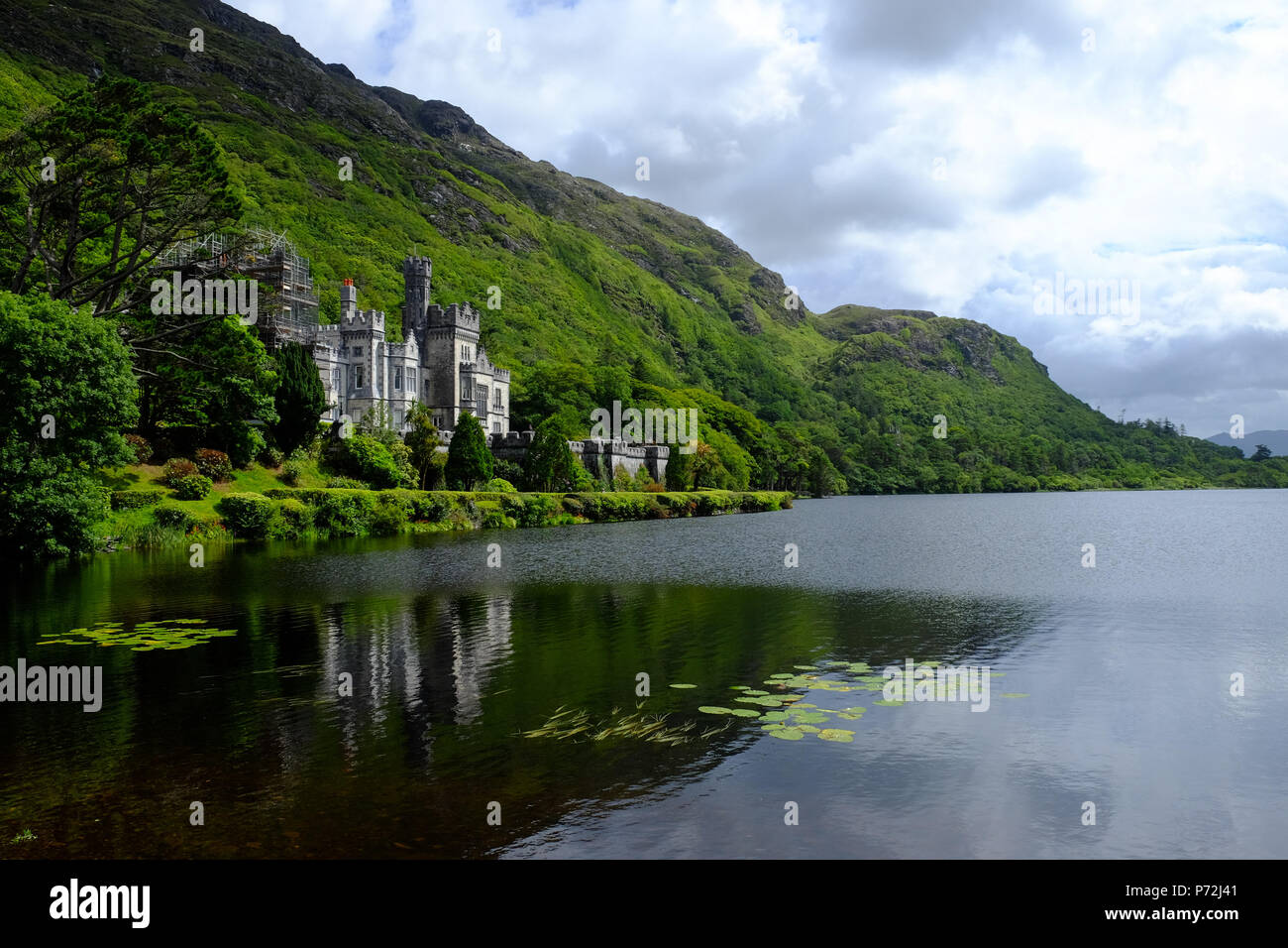 L'Abbaye de Kylemore dans le Connemara, comté de Galway, Connacht, République d'Irlande, Europe Banque D'Images
