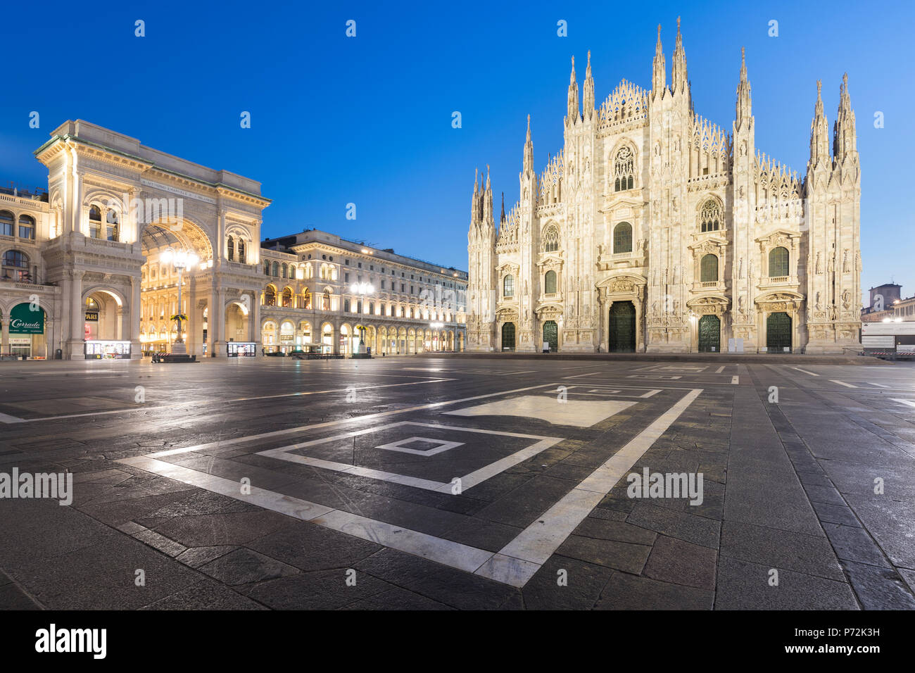 La cathédrale de Milan (Duomo) et de la Galleria Vittorio Emanuele II, au crépuscule, Milan, Lombardie, Italie, Europe Banque D'Images