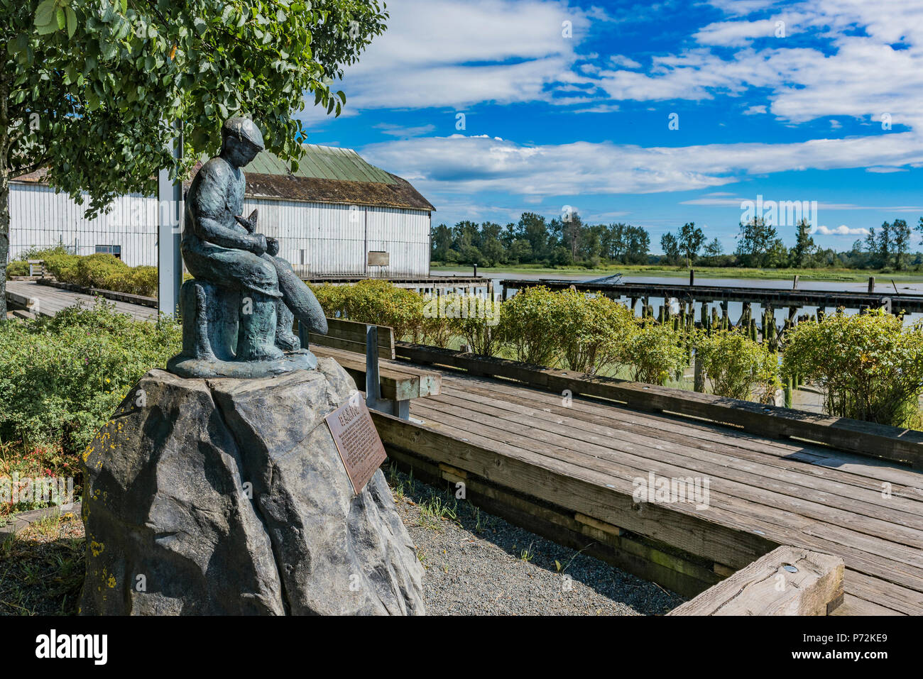 Statue de pêcheur à l'égard des Canadiens japonais, village de Steveston, Richmond, British Columbia, Canada. Banque D'Images