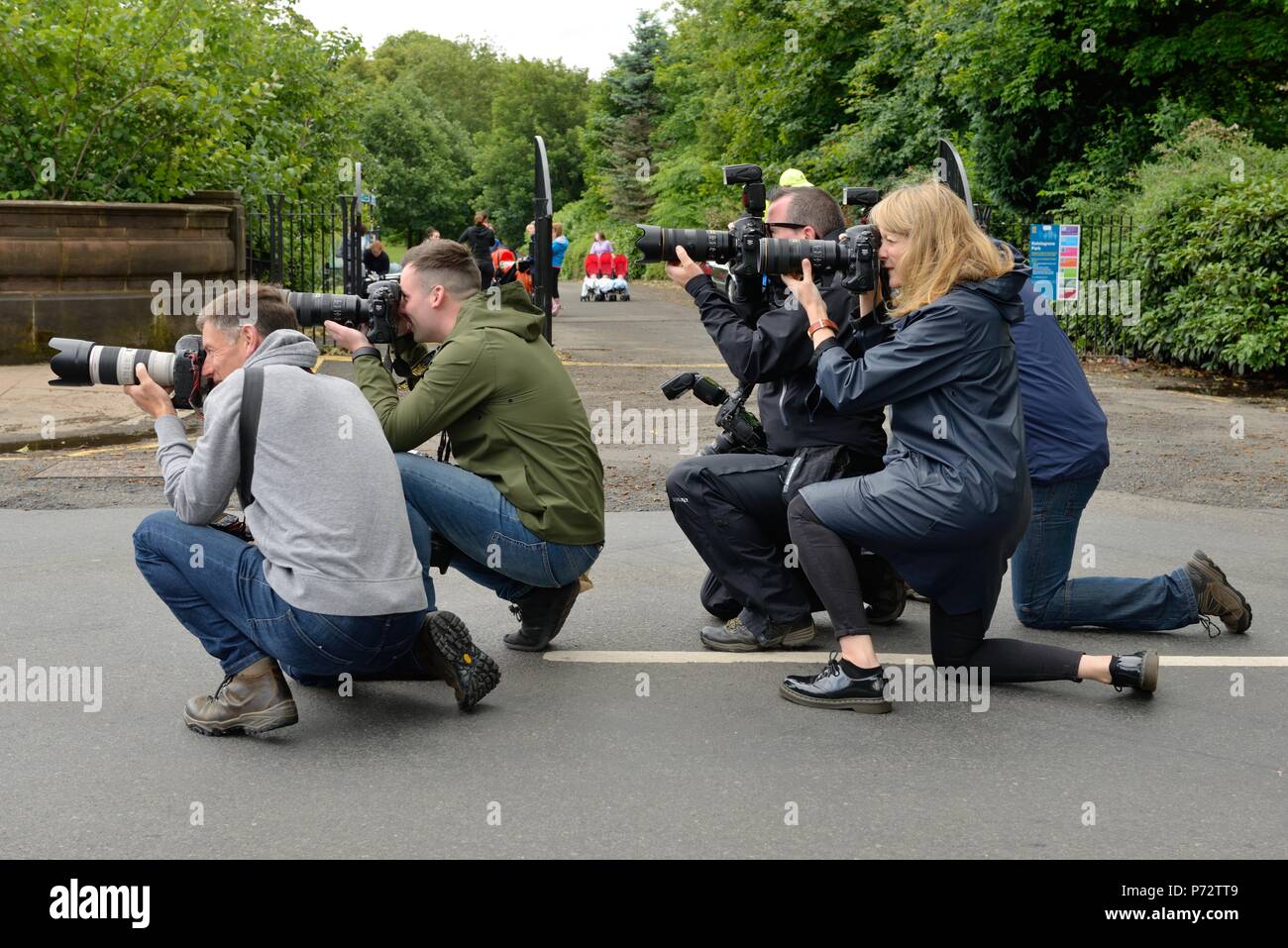 Ligne de photographes jusqu'à capturer des images de l'actualité et médias au Royaume-Uni Banque D'Images