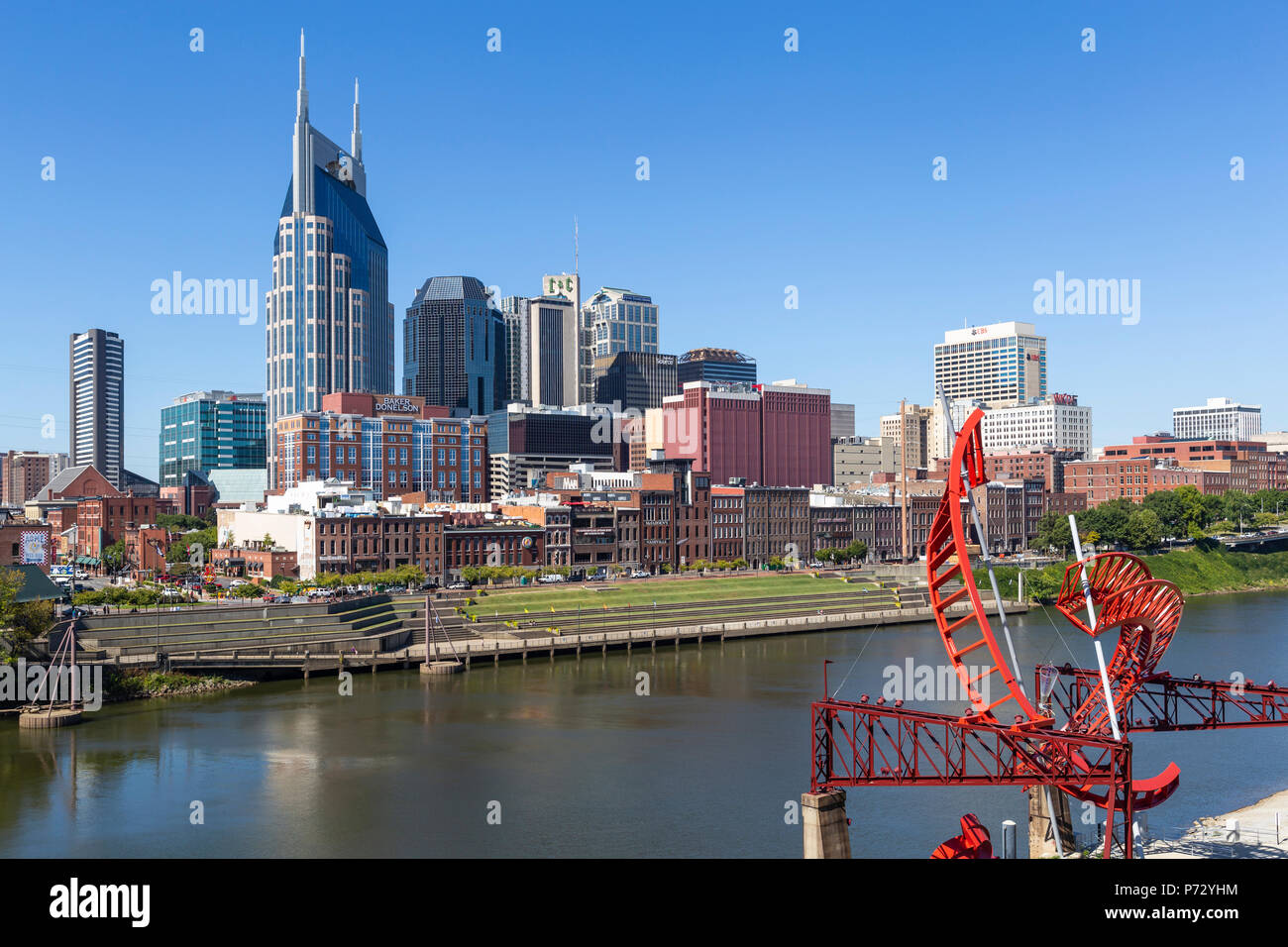 A partir de la vue sur la skyline de Nashville (Tennessee) à partir de la rive est de la rivière Cumberland. Banque D'Images