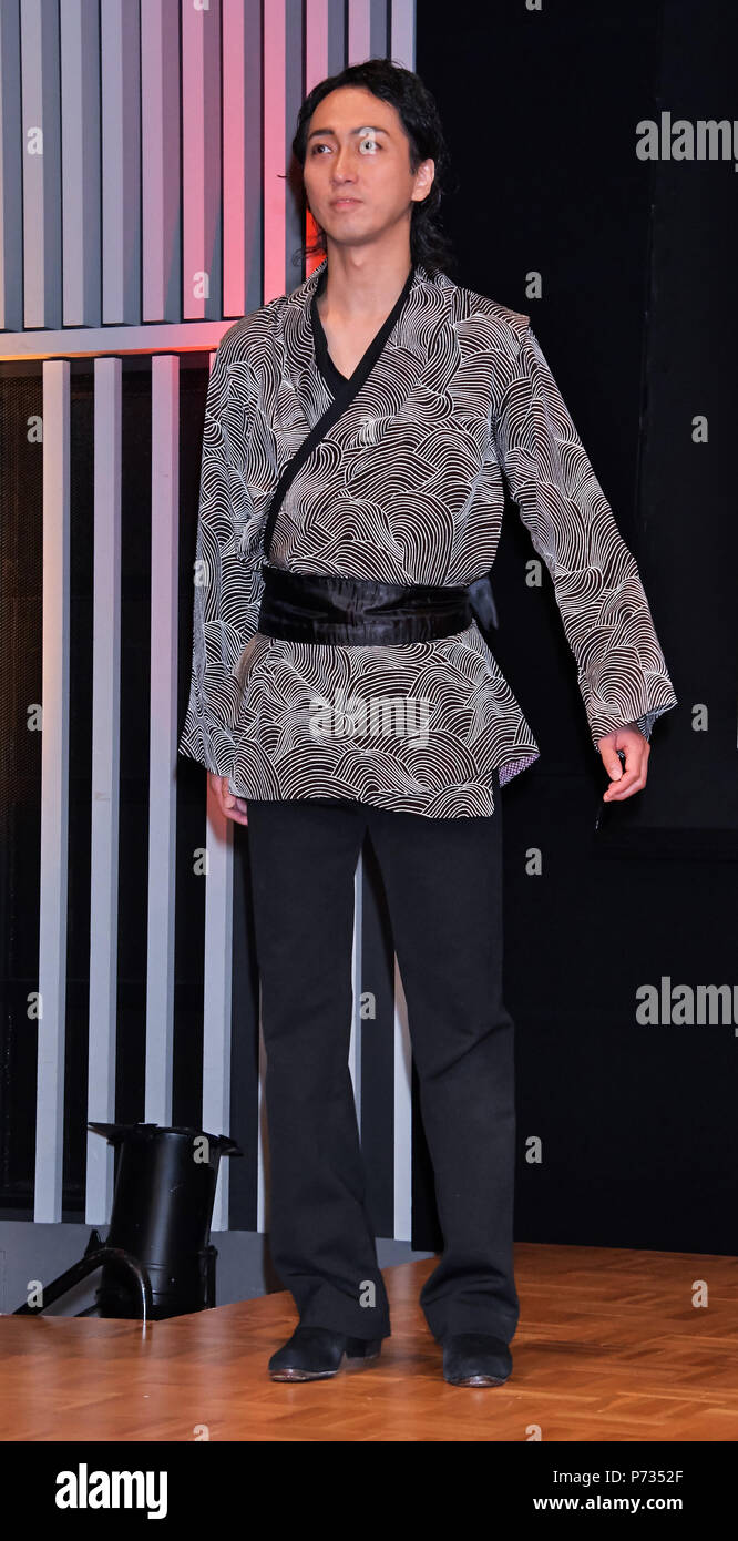 Le 3 juillet, Tokyo, Japon : Bailaor Hiroki Sato assiste à la conférence de presse pour 'ay Sonezaki Shinju" au studio Imagine à Tokyo, Japon, le 3 juillet 2018. Banque D'Images