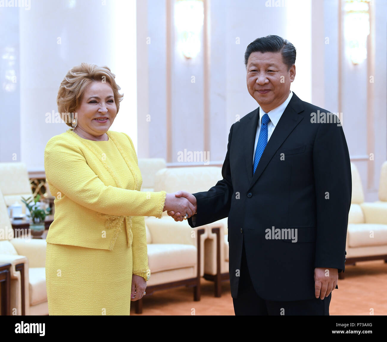 Beijing, Chine. 4 juillet, 2018. Le président chinois Xi Jinping (R) rencontre avec le président du Conseil de la Fédération de Russie Valentina Matviyenko à Beijing, capitale de Chine, le 4 juillet 2018. Credit : Rao Aimin/Xinhua/Alamy Live News Banque D'Images