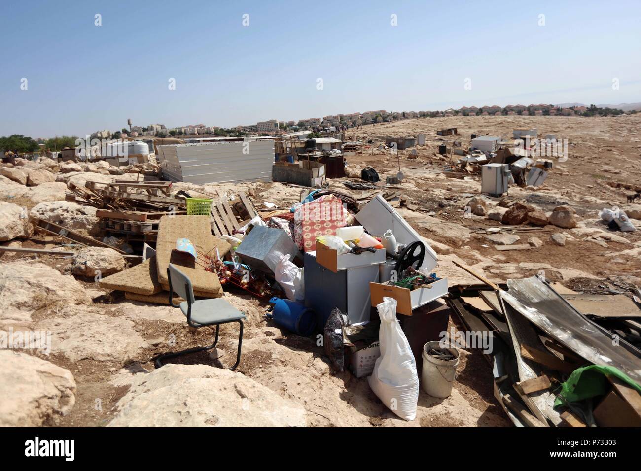 Jérusalem, Cisjordanie, territoire palestinien. 5 juillet, 2018. Une photo prise le 4 juillet 2018 montre les vestiges d'une habitation après qu'il a été démoli par les forces israéliennes à Abu Nuwar village près d'Abu Dis, à l'Est de Jérusalem, dans les territoires occupés de Cisjordanie. Israël a effectué une série de démolitions mercredi sur ce qu'il décrit comme des structures construites illégalement Crédit : Shadi Hatem/APA/Images/fil ZUMA Alamy Live News Banque D'Images