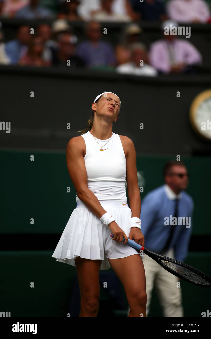 Londres, Angleterre - Juillet 4th, 2018. Wimbledon Tennis : Victoria Azarenka du Bélarus lors de son match contre Karolina Pliskova sur le Court Central pour le deuxième tour à Wimbledon aujourd'hui. Pliskova a gagné en 5 sets. Crédit : Adam Stoltman/Alamy Live News Banque D'Images
