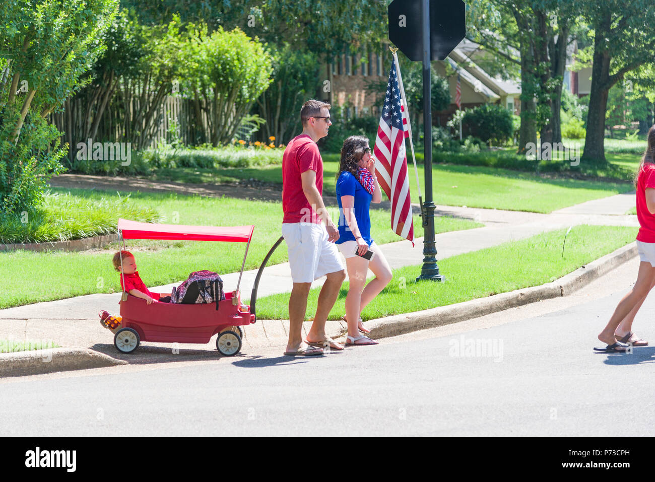Germmantown, USA. Juillet 4,2018. Germmantown TN, USA. Défilé de voisinage. En 2018. Profitant de la quatrième de juillet. Date de l'indépendance aux États-Unis. Les familles et les amis profitez de la célébration avec les couleurs, les convertibles et les brises fraîches. Temp dans les années 90 (35c) Crédit : Gary Culley/Alamy Live News Banque D'Images