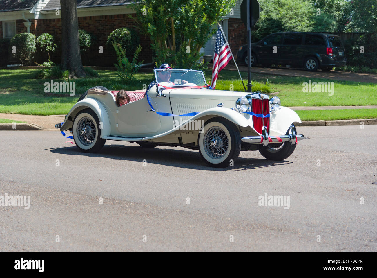 Germmantown, USA. Juillet 4,2018. Germmantown TN, USA. Défilé de voisinage. En 2018. Profitant de la quatrième de juillet. Date de l'indépendance aux États-Unis. Les familles et les amis profitez de la célébration avec les couleurs, les convertibles et les brises fraîches. Temp dans les années 90 (35c) Crédit : Gary Culley/Alamy Live News Banque D'Images