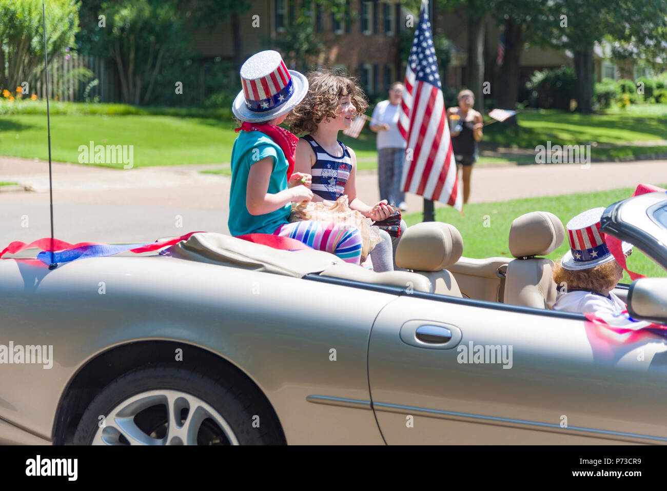 Germmantown, USA. Juillet 4,2018. Germmantown TN, USA. Défilé de voisinage. En 2018. Profitant de la quatrième de juillet. Date de l'indépendance aux États-Unis. Les familles et les amis profitez de la célébration avec les couleurs, les convertibles et les brises fraîches. Temp dans les années 90 (35c) Crédit : Gary Culley/Alamy Live News Banque D'Images