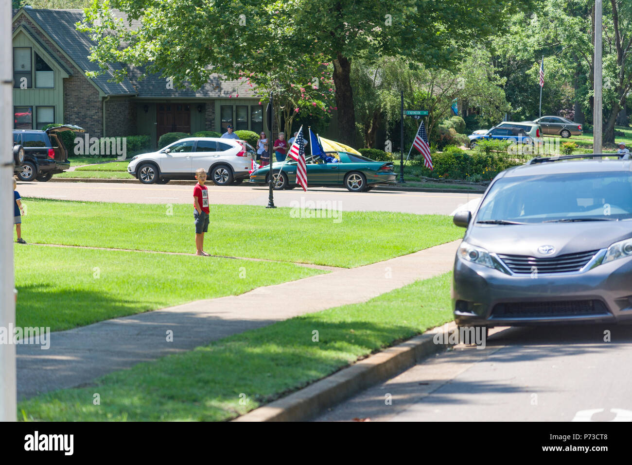 Germmantown, USA. Juillet 4,2018. Germmantown TN, USA. Défilé de voisinage. En 2018. Profitant de la quatrième de juillet. Date de l'indépendance aux États-Unis. Les familles et les amis profitez de la célébration avec les couleurs, les convertibles et les brises fraîches. Temp dans les années 90 (35c) Crédit : Gary Culley/Alamy Live News Banque D'Images