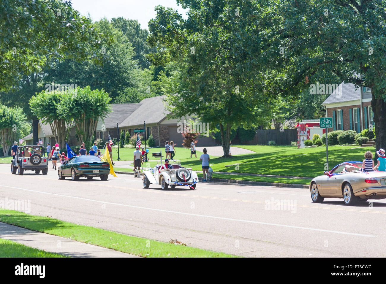 Germmantown, USA. Juillet 4,2018. Germmantown TN, USA. Défilé de voisinage. En 2018. Profitant de la quatrième de juillet. Date de l'indépendance aux États-Unis. Les familles et les amis profitez de la célébration avec les couleurs, les convertibles et les brises fraîches. Temp dans les années 90 (35c) Crédit : Gary Culley/Alamy Live News Banque D'Images