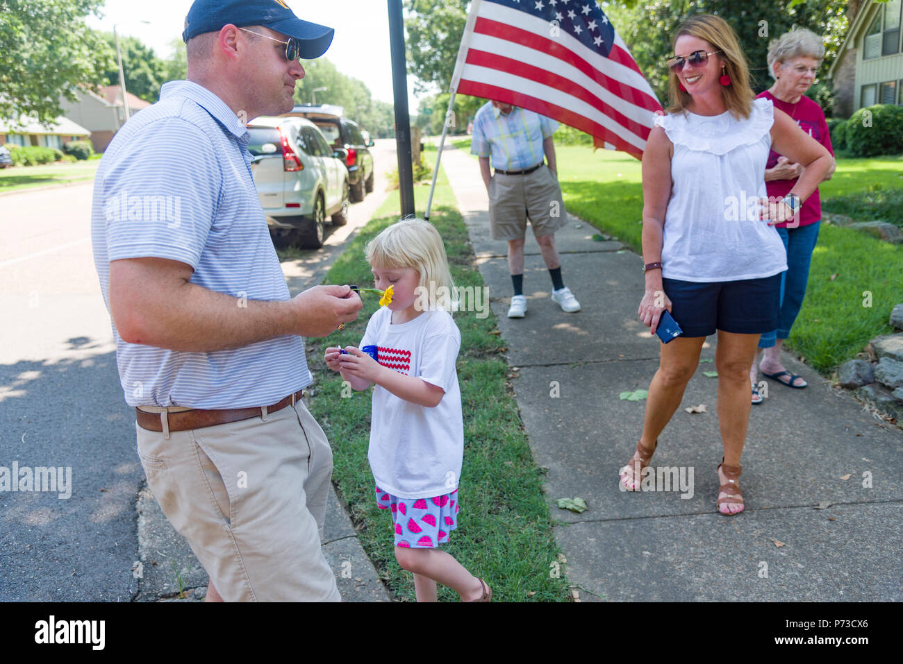 Germmantown, USA. Juillet 4,2018. Germmantown TN, USA. Défilé de voisinage. En 2018. Profitant de la quatrième de juillet. Date de l'indépendance aux États-Unis. Les familles et les amis profitez de la célébration avec les couleurs, les convertibles et les brises fraîches. Temp dans les années 90 (35c) Crédit : Gary Culley/Alamy Live News Banque D'Images