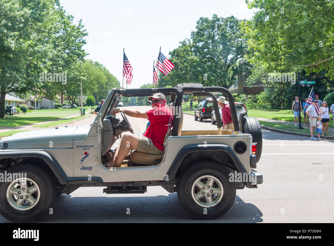 Germmantown, USA. Juillet 4,2018. Germmantown TN, USA. Défilé de voisinage. En 2018. Profitant de la quatrième de juillet. Date de l'indépendance aux États-Unis. Les familles et les amis profitez de la célébration avec les couleurs, les convertibles et les brises fraîches. Temp dans les années 90 (35c) Crédit : Gary Culley/Alamy Live News Banque D'Images