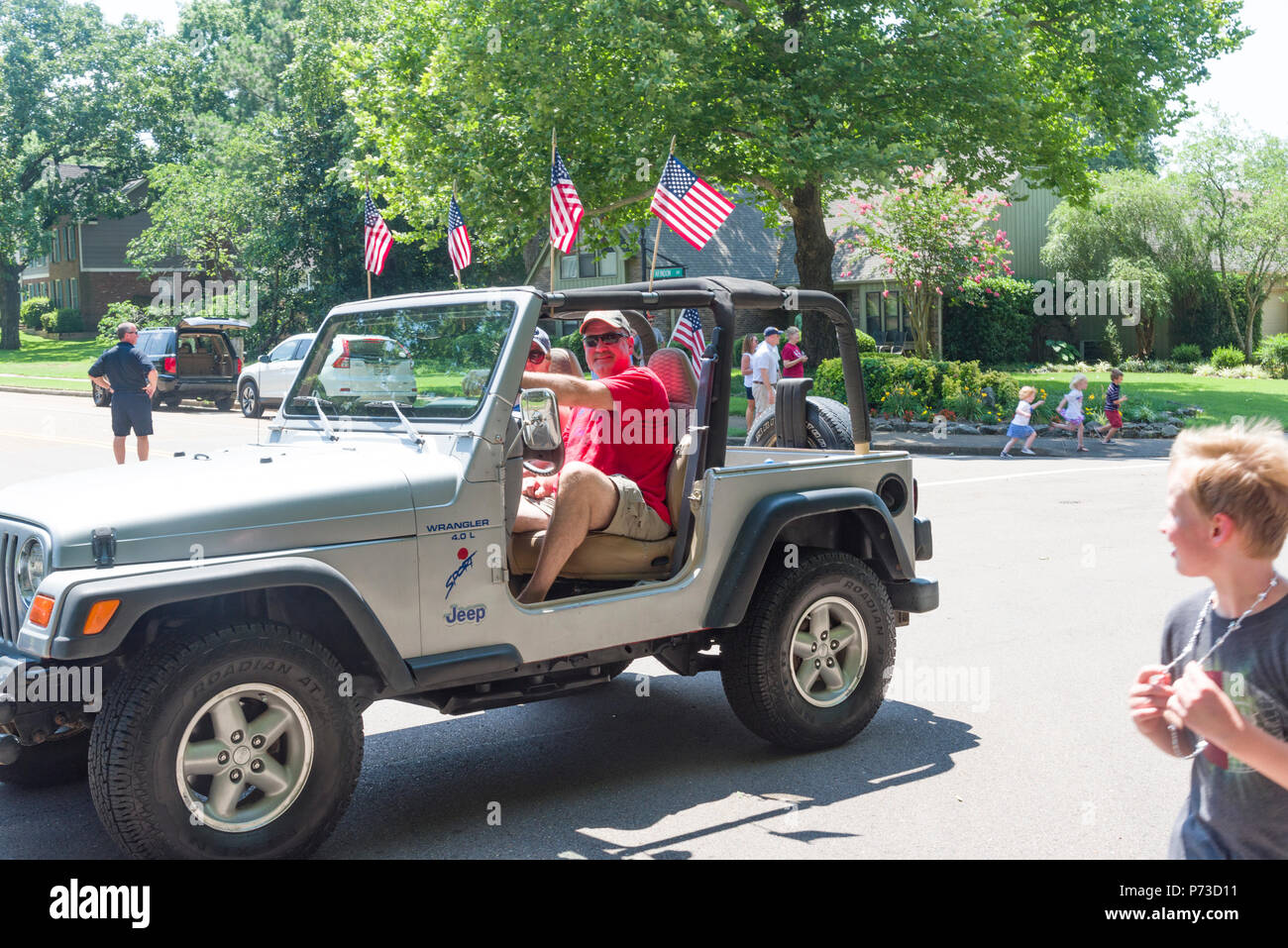 Germmantown, USA. Juillet 4,2018. Germmantown TN, USA. Défilé de voisinage. En 2018. Profitant de la quatrième de juillet. Date de l'indépendance aux États-Unis. Les familles et les amis profitez de la célébration avec les couleurs, les convertibles et les brises fraîches. Temp dans les années 90 (35c) Crédit : Gary Culley/Alamy Live News Banque D'Images