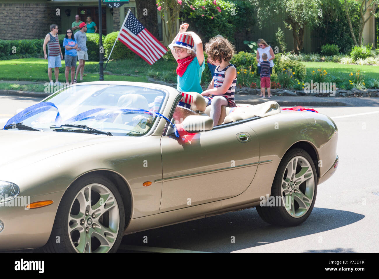 Germmantown, USA. Juillet 4,2018. Germmantown TN, USA. Défilé de voisinage. En 2018. Profitant de la quatrième de juillet. Date de l'indépendance aux États-Unis. Les familles et les amis profitez de la célébration avec les couleurs, les convertibles et les brises fraîches. Temp dans les années 90 (35c) Crédit : Gary Culley/Alamy Live News Banque D'Images