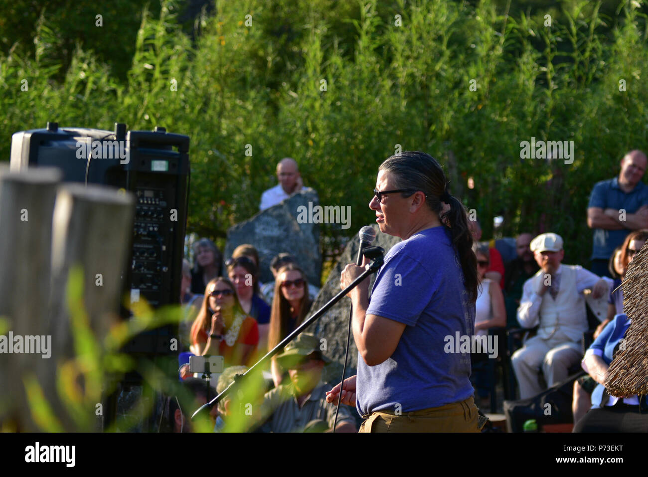 Comté de Tyrone, UK. 4 juillet, 2018. Chas Jewett, Cheyenne River Sioux Tribe et Standing Rock Indian Reservation protecteur contre l'eau pipelines passant par leurs terres natales, partage des récits de son combat et tribus partage une célébration de la culture et de la nature de l'Irlande avec certains des militants de groupes qui luttent contre la destruction de la terre. Comté de Tyrone : UK:4 Juillet 2018 Crédit : Mark Winter/Alamy Live News Banque D'Images