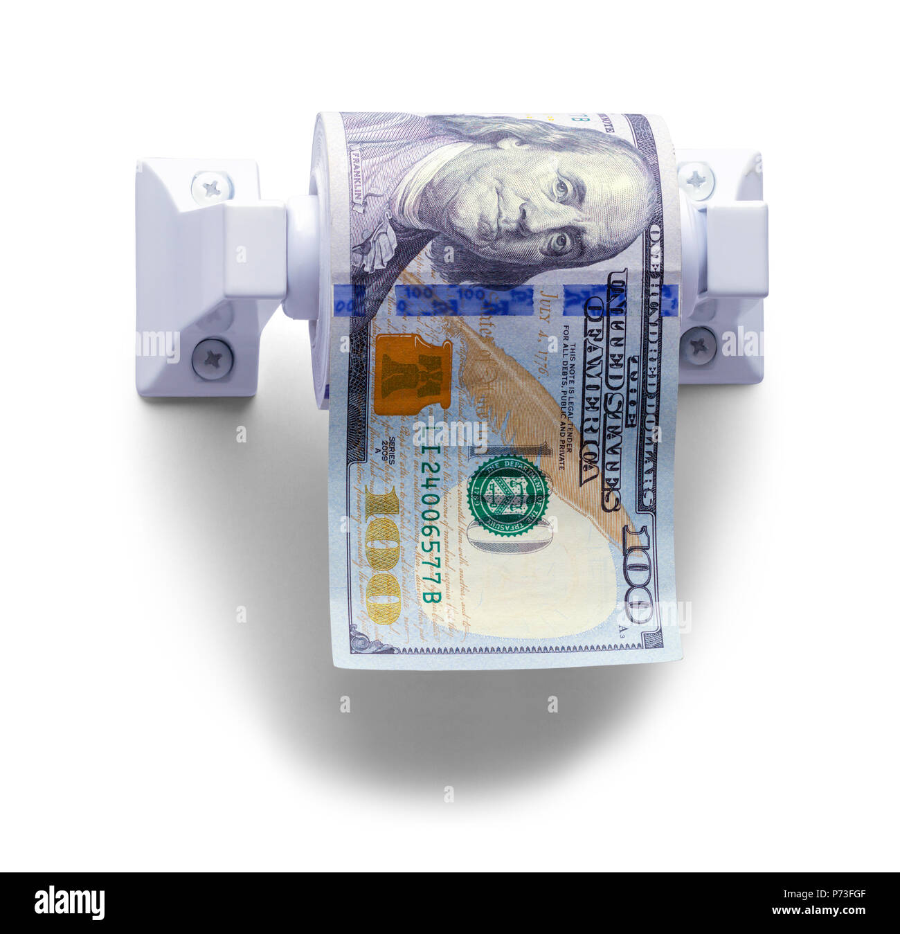 L'argent papier de toilette sur un support de papier toilette isolé sur blanc. Banque D'Images