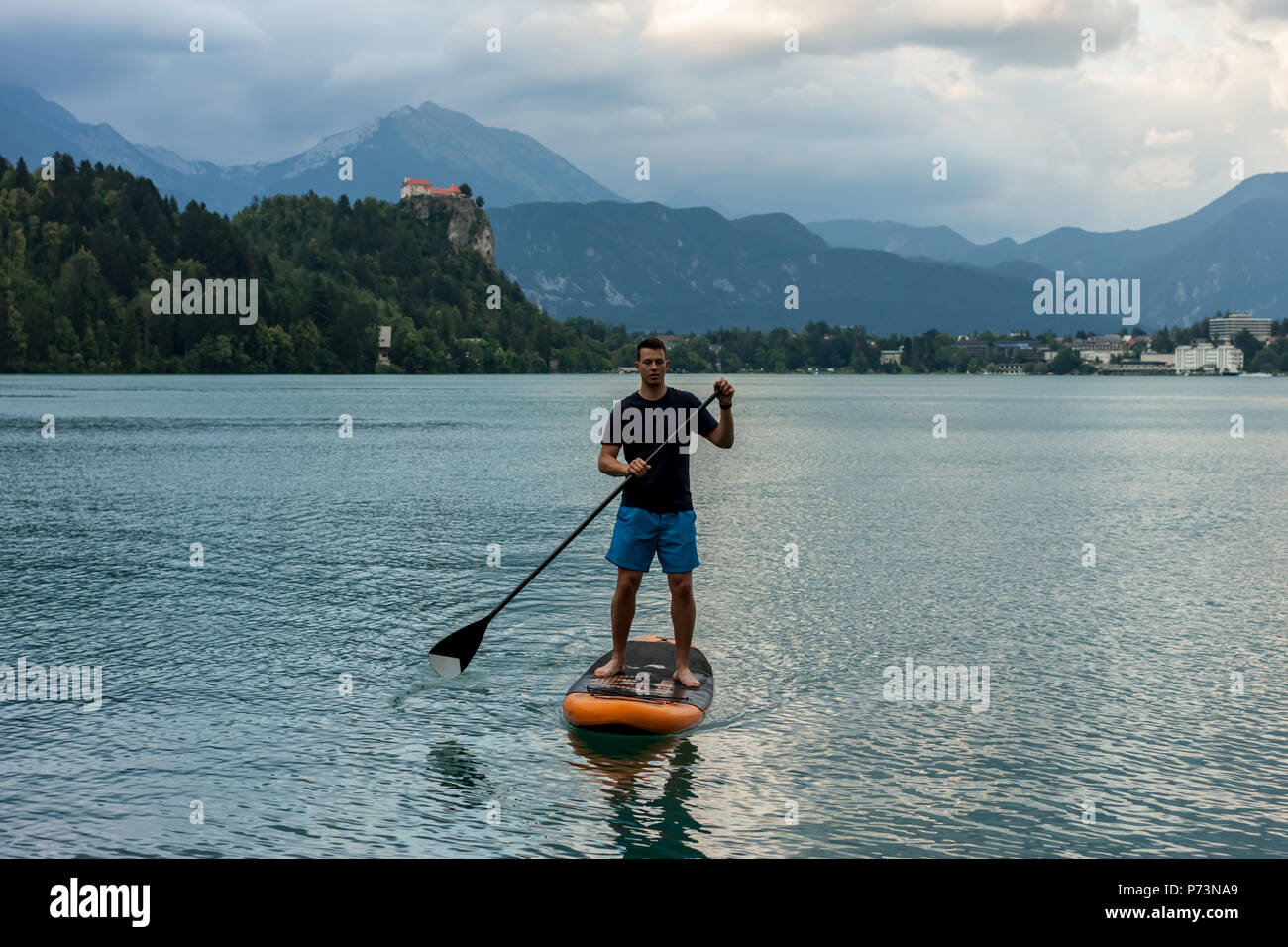 Stand Up Paddle sur le lac Banque D'Images