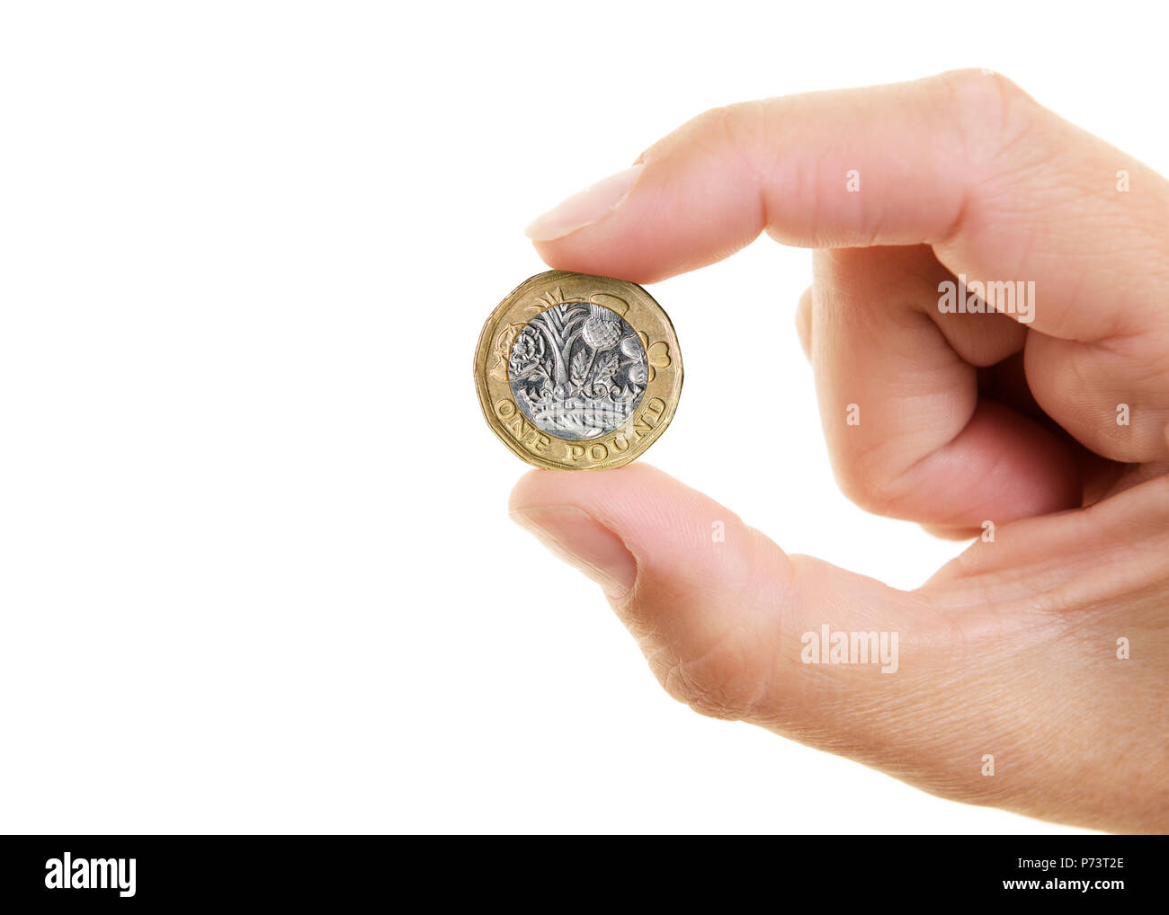 Nouveau livre Coin tenue entre les doigts d'une main de femme, Cut Out Banque D'Images