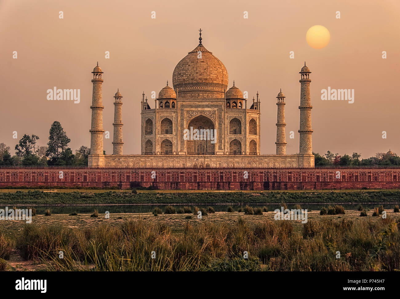Coucher de soleil sur le Taj Mahal, Agra, Inde Banque D'Images