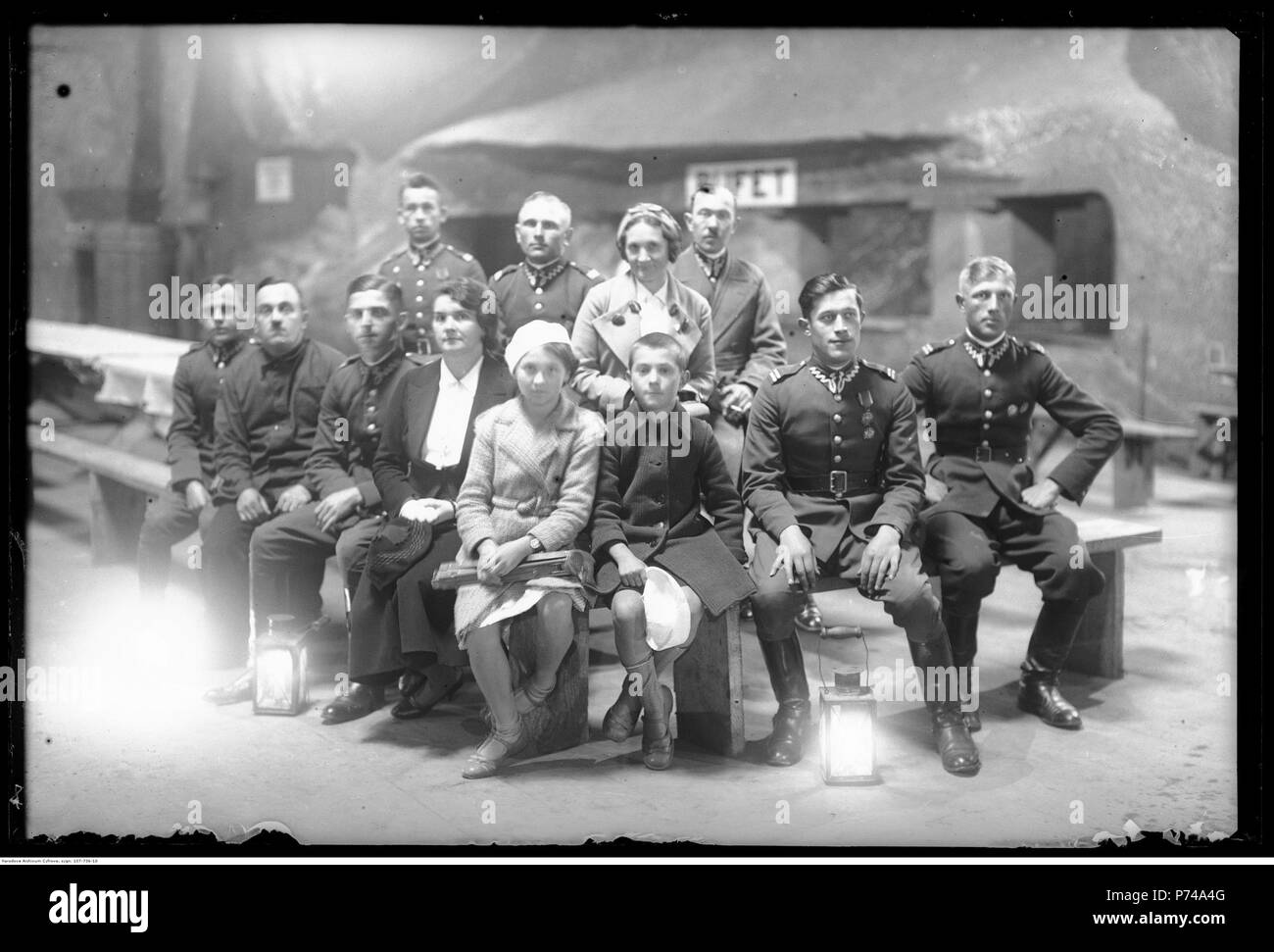 73 Witczak-WitaczyNarcyz ński - Wycieczka wojskowych 1 Pułku Krzyzowa Konnych n Małopolski (107-736-10) Banque D'Images