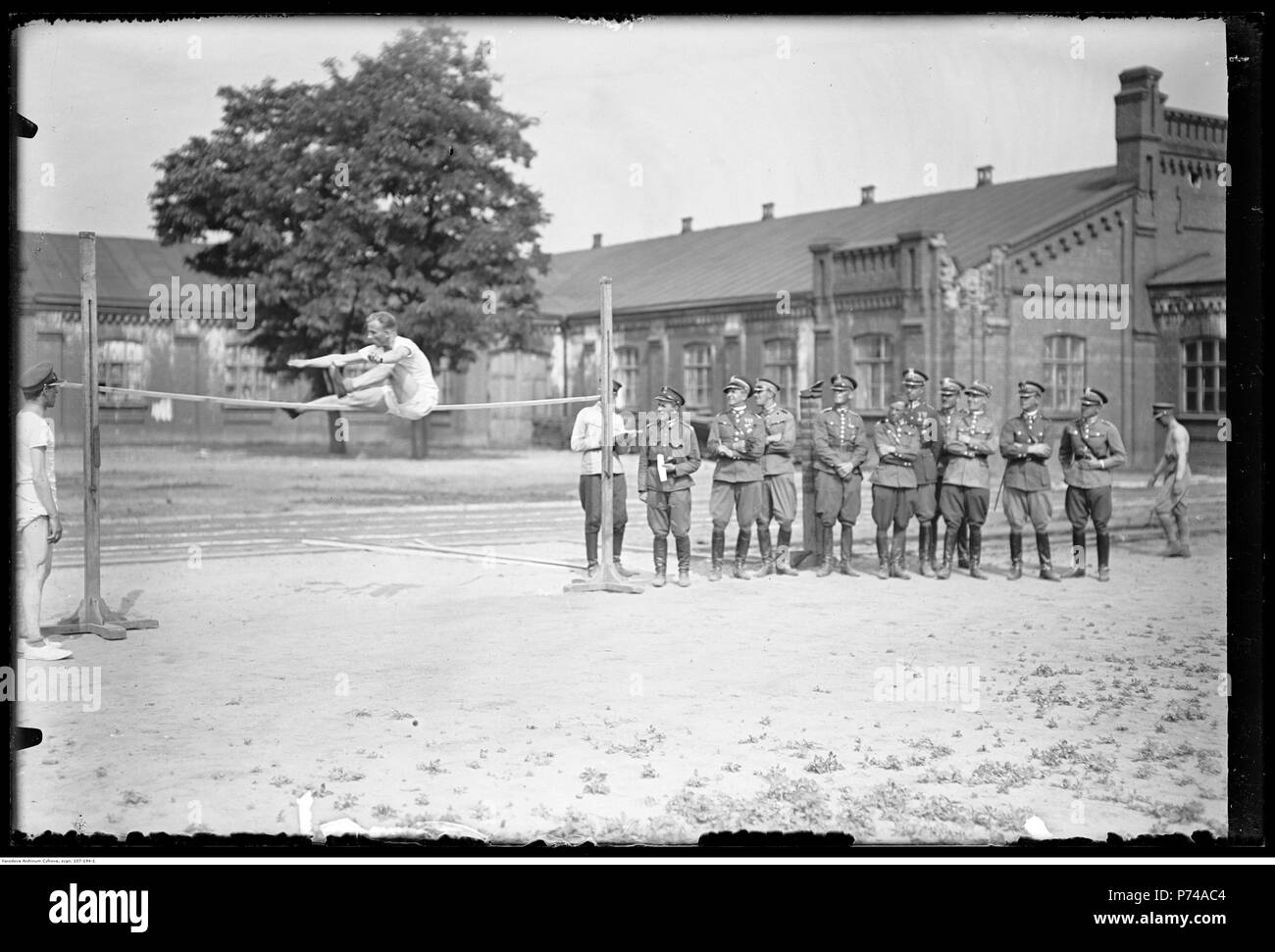 74 Witczak-WitaczyNarcyz ński - Zawody Pułku Szwoleżerów sportowe w 1 (107-194-1) Banque D'Images