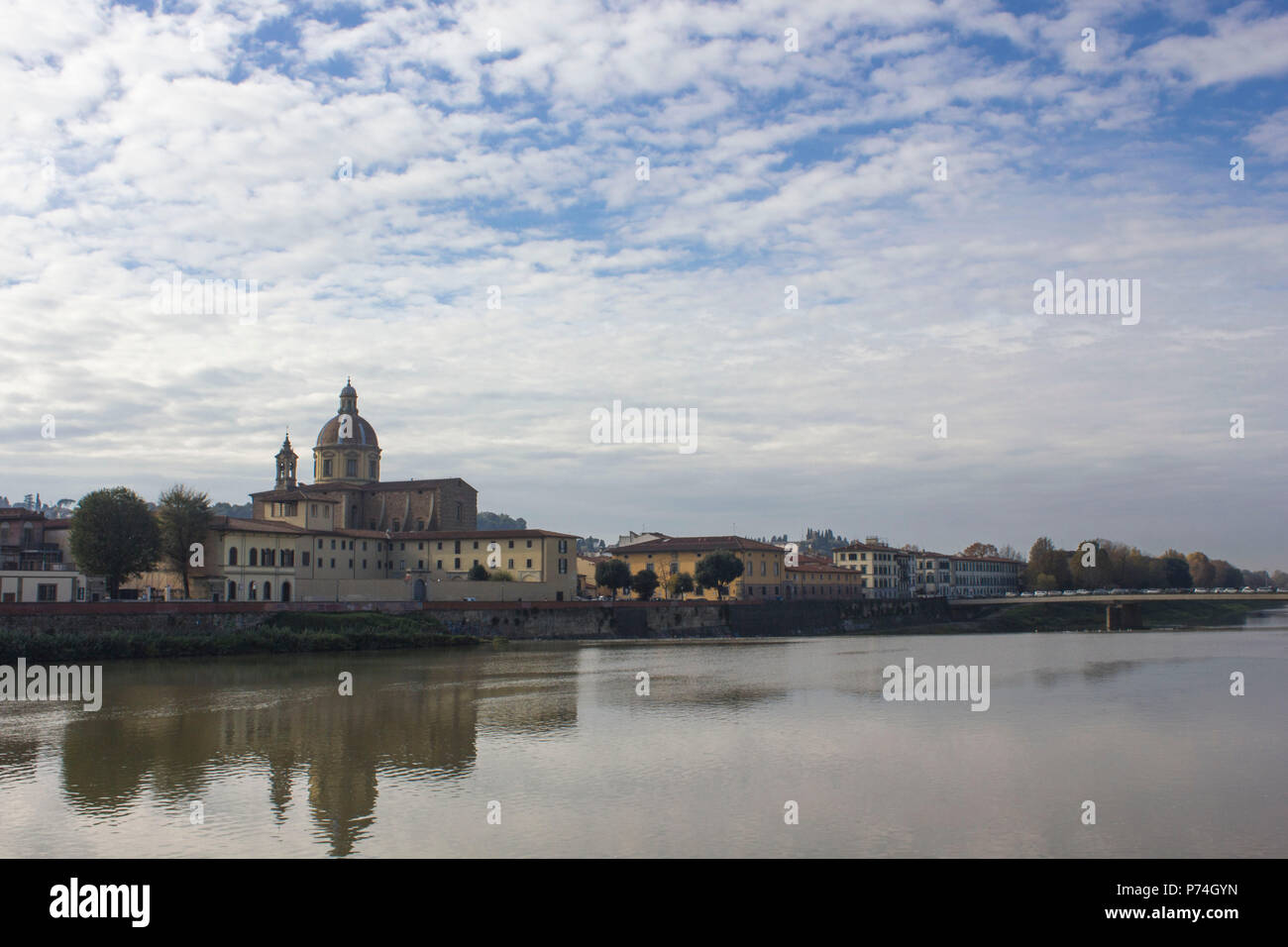 FLORENCE, ITALIE - NOVE;BER 25 2015 : l'église de San Frediano et de l'Arno, Florence, Italie Banque D'Images