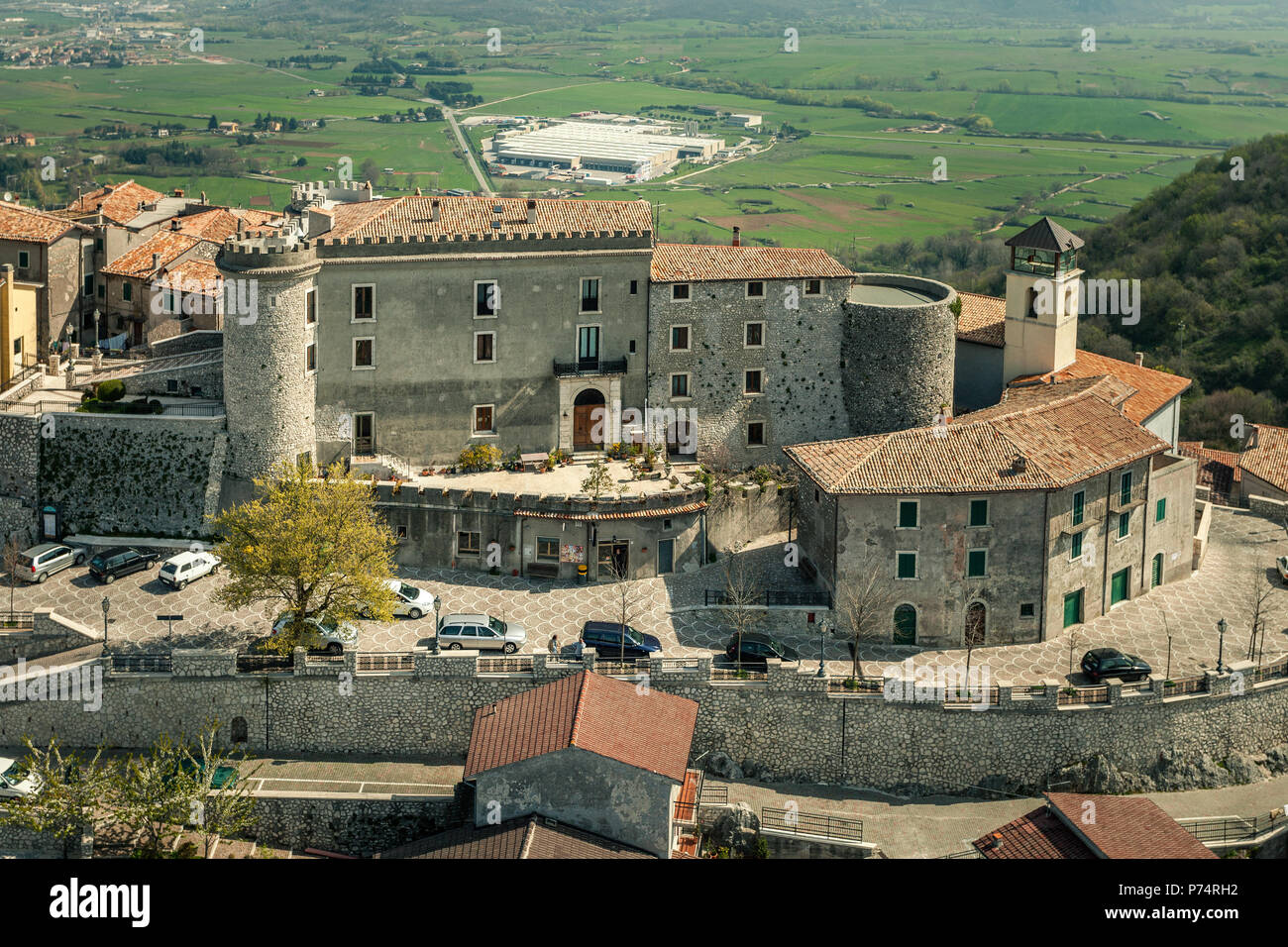 Vue aérienne du château d'Oricola.Oricola, province de l'Aquila, Abruzzes, Italie, Europe Banque D'Images