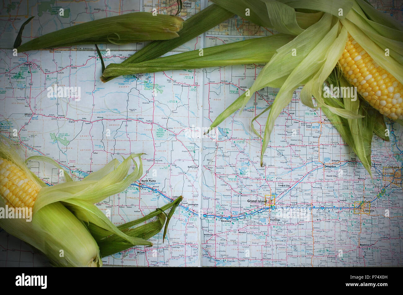 Les enveloppes de maïs avec une carte du Nebraska. Banque D'Images