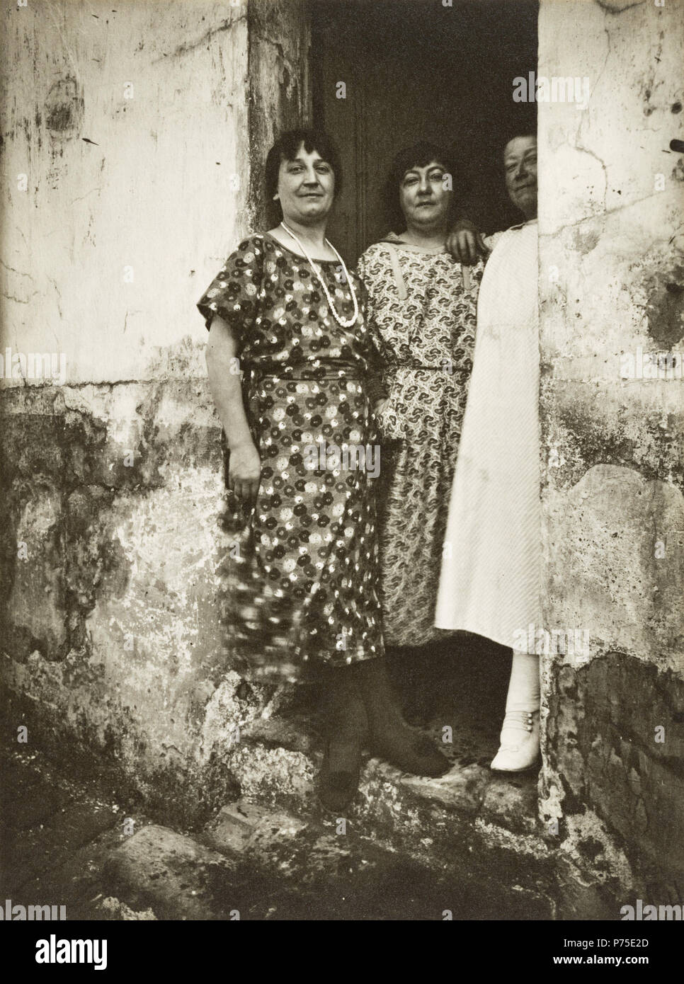120 Eugène Atget, trois prostituées, rue Asselin, 1924-25 Banque D'Images
