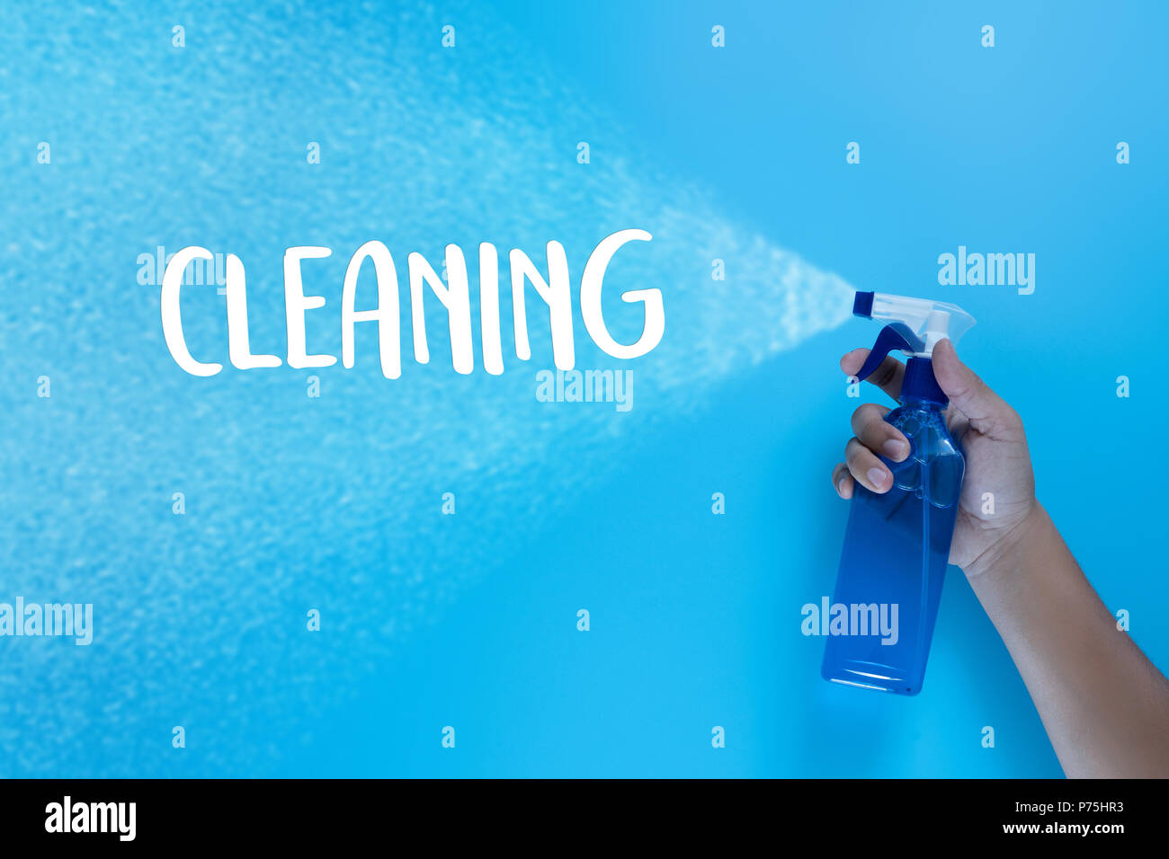 Nettoyage coloré cuisine, salle de bains et d'autres chambres propres service concept Banque D'Images