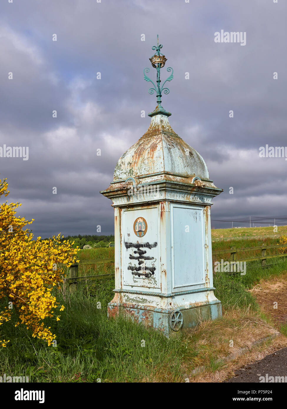 Réservoir de Brechin, piédestal commémorative se trouve juste à côté de la Golf Course Road à Trinity, un petit village juste à côté de Brechin, Angus en Écosse. Banque D'Images