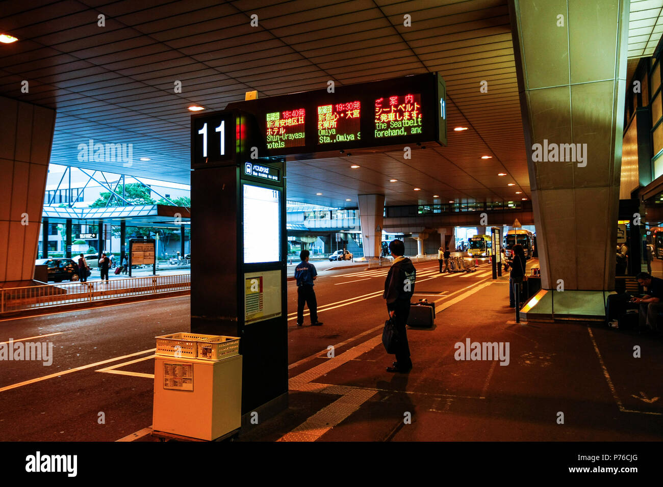 Bus terminal de départ à l'Aéroport International de Narita, Tokyo, Japon Banque D'Images