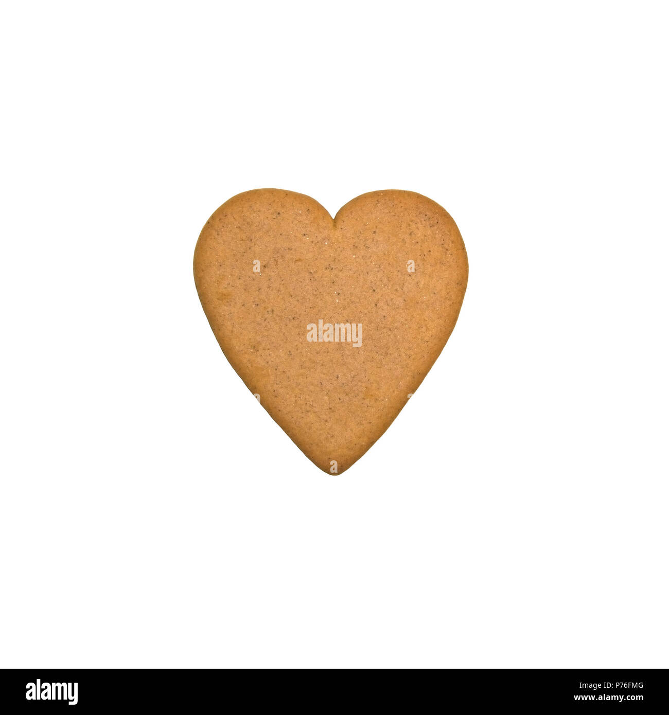 Gingerbread cookie fait maison en forme d'coeur isolé sur blanc. Banque D'Images
