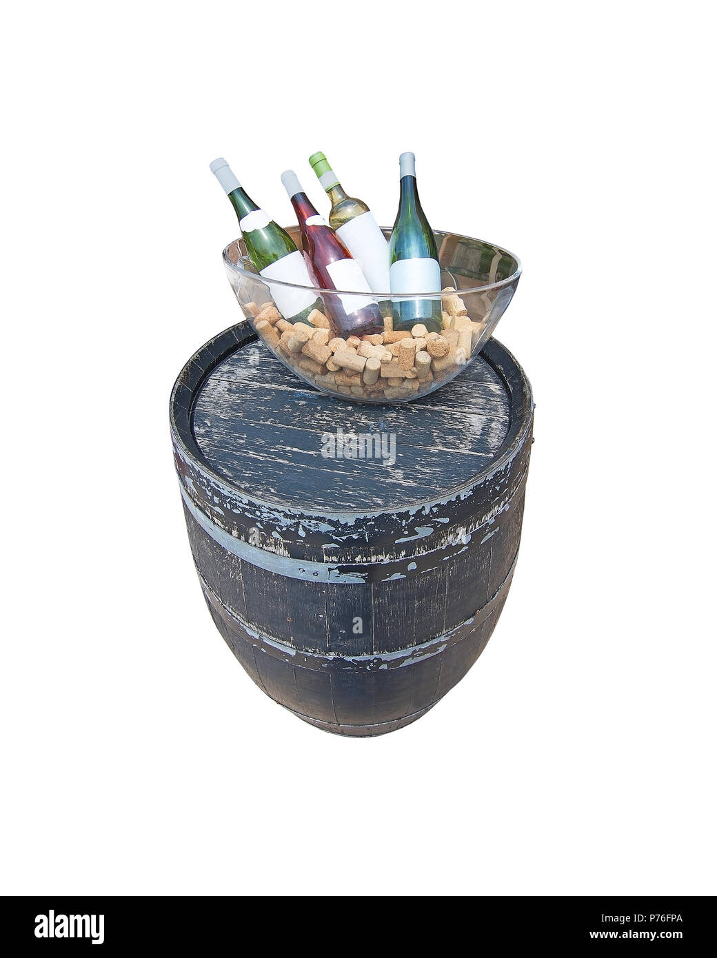 Les bouchons des bouteilles de vin et d'un fût de chêne isolé sur blanc. Banque D'Images