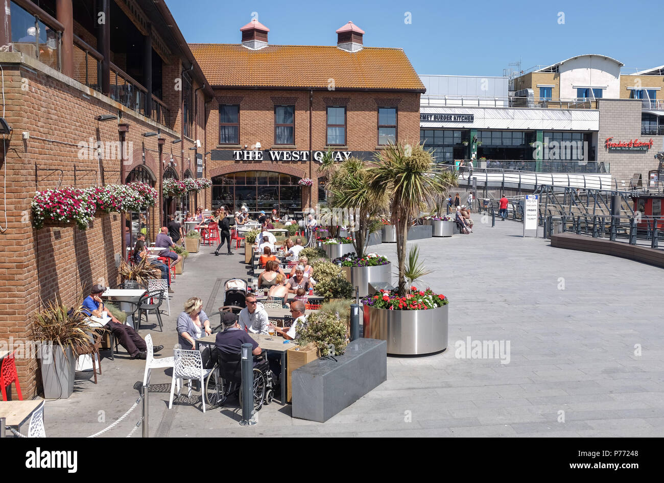 Brighton Marina Village West Quay Wertherspoon pub bar et restaurant UK Banque D'Images