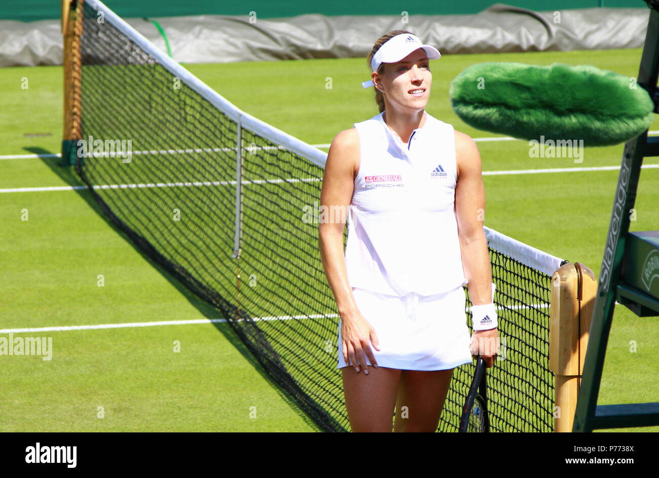 Angelique Curber remporte son 1er match aux Championnats de tennis de Wimbledon 2018 contre Vera Zvonareva. Champion de Wimbledon 2018. Page de portfolio de Russell Moore Banque D'Images