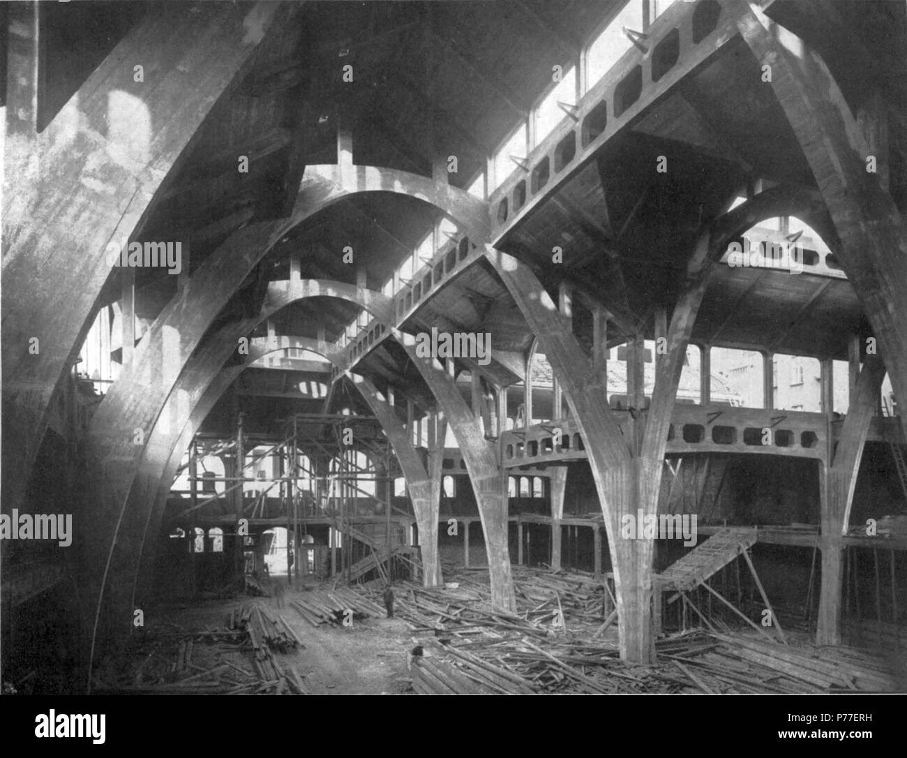 Deutsch : Markthalle Nr. 2 à Breslau, Ausführung der gleich nach dem Ausschalen Français : Markthalle Nummer II à Breslau (Wrocaw) durant la construction, juste après le coffrage a été dénudé Polski : Hala Targowa nr 2 nous Wrocawiu zdjciu podczas budowy, po szalunków . 46 octobre 1907 MarkthalleNr2-imBau Banque D'Images