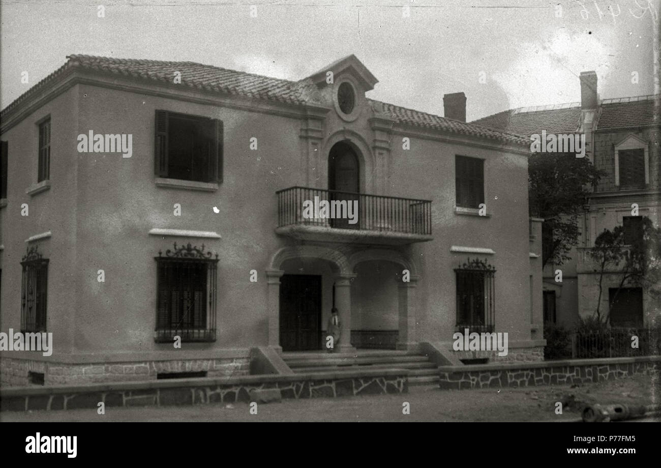 Español : Título original : Villa situada en la Avenida Zumalakarregi en El barrio del Antiguo (1/1) Traçage : San Sebastián (Guipúzcoa) . 193061 Villa situada en la Avenida Zumalakarregi en El barrio del Antiguo (1 de 1) - Fondo Car-Kutxa Fototeka Banque D'Images