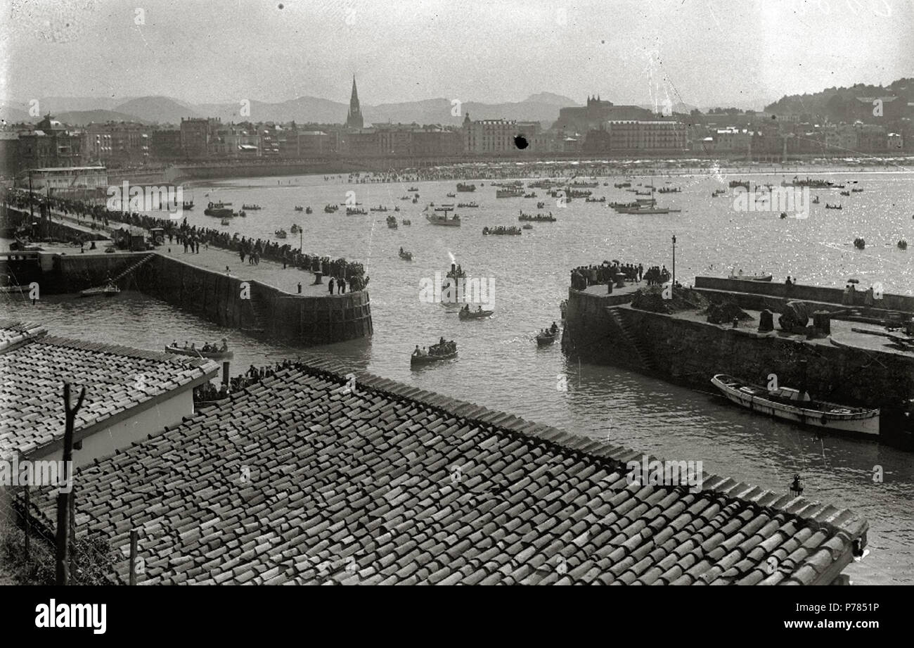 Español : Título original : Bandera de la Concha (1/1) Traçage : San Sebastián (Guipúzcoa) . 191710 Bandera de la Concha (1 de 1) - Fondo Car-Kutxa Fototeka Banque D'Images